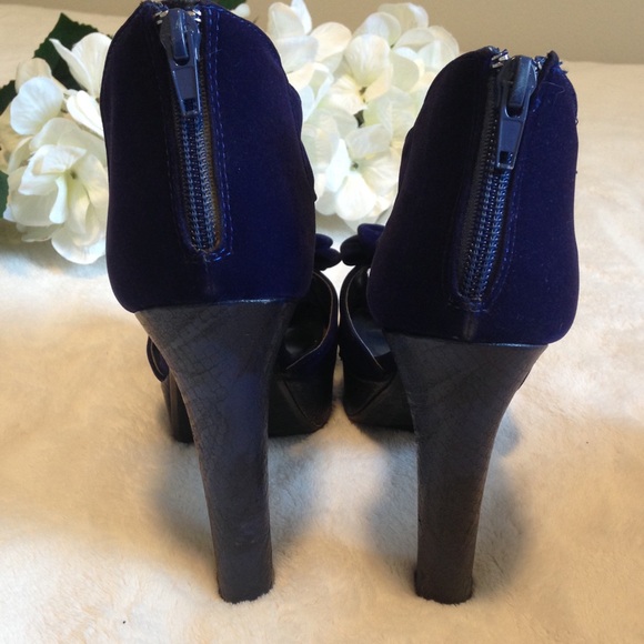 Qupid Dark Blue Velvet Bow Front Peep Toe Snake Skin Platform Heels - Picture 8 of 16